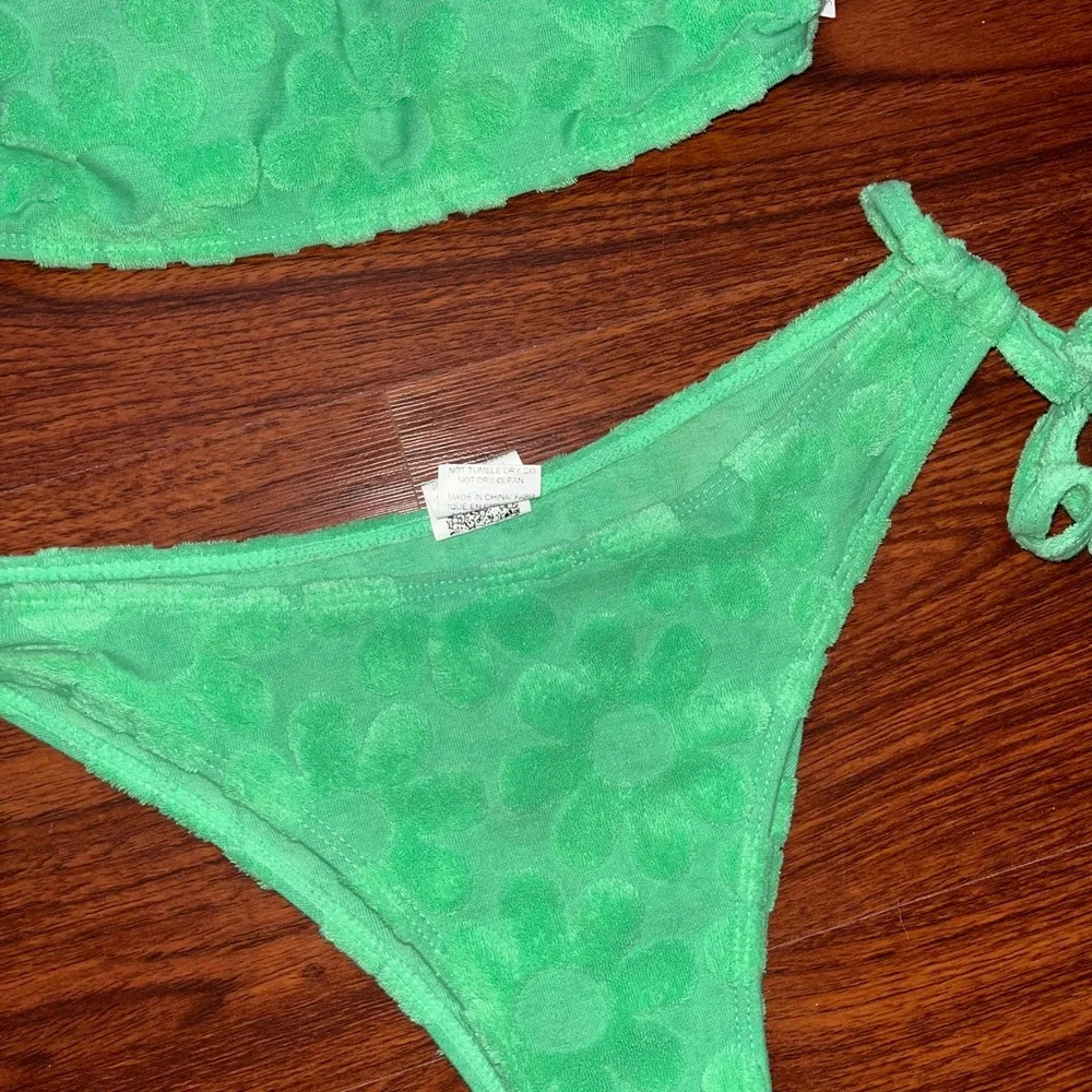 Green Textured Bikini Set - Picture 2 of 4
